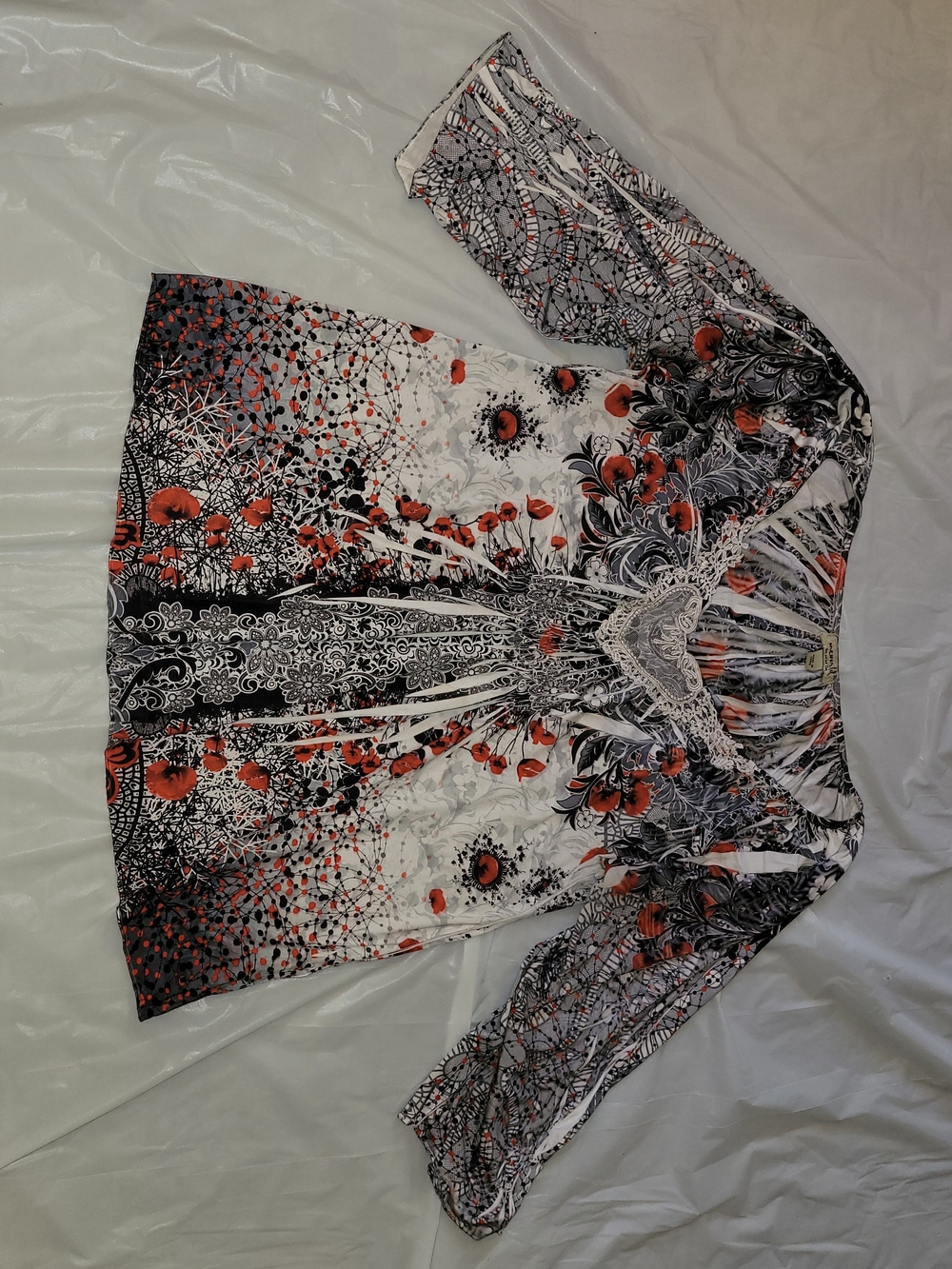 ONE WORLD Floral & Lace-Print Long Sleeve Tunic in White, Black & Red
